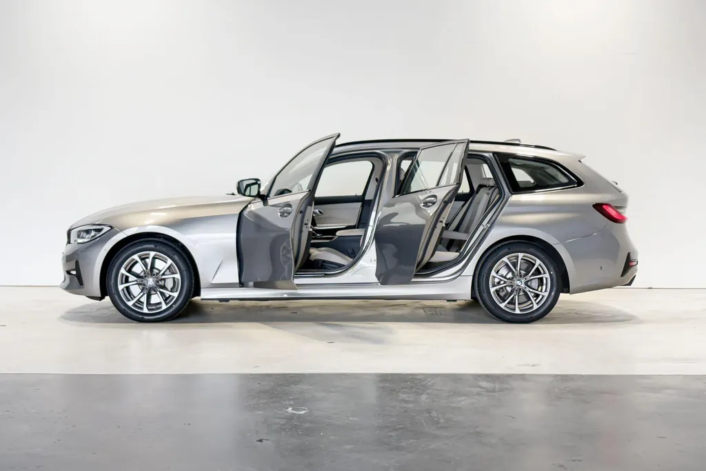BMW 3 Serie Touring 330i Business Edition Plus High Executive