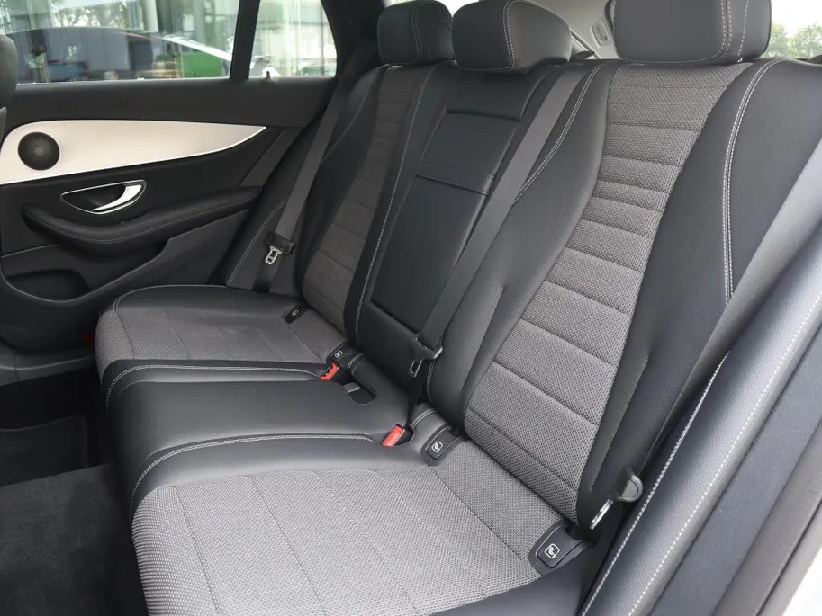 Mercedes-Benz E-Klasse Estate 200 Business Solution l Trekhaak l Carplay l Sfeerverlichting