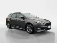 Ford Focus 1.0 ST-Line Wagon | Nieuwe distributieriem | Parkeersensoren | Navigatie | Climate Control | Voorruitverwarming | 17' Lichtmetaal | Trekhaak