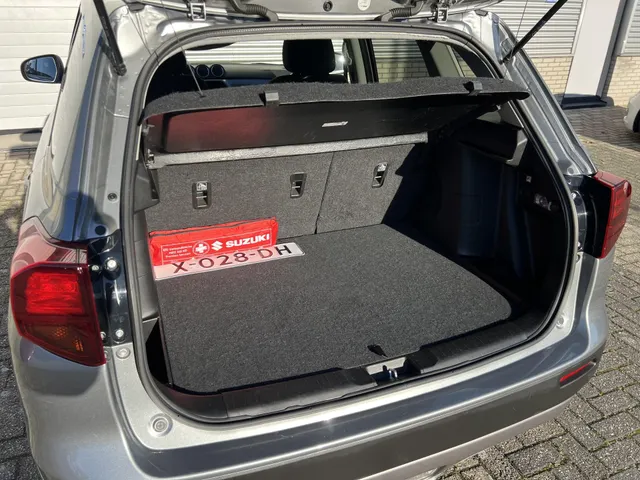 Suzuki Vitara 1.5 Hybrid Select Automaat | Trekhaak | All Season Banden | Lage Kilometerstand | Apple Carplay & Android Auto