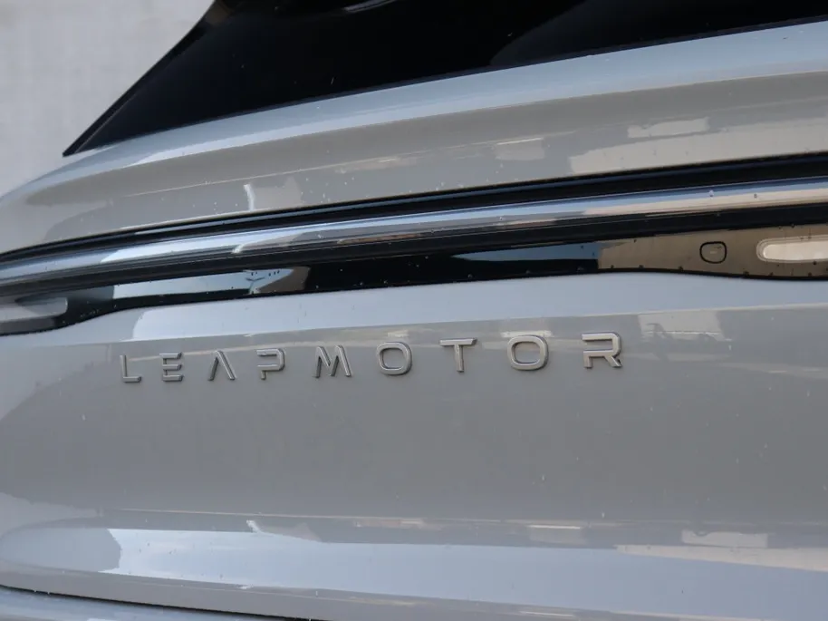Leapmotor C10 Design 81.9 kWh 300 PK | Glazen Dak | 360cam | Winter | 20′