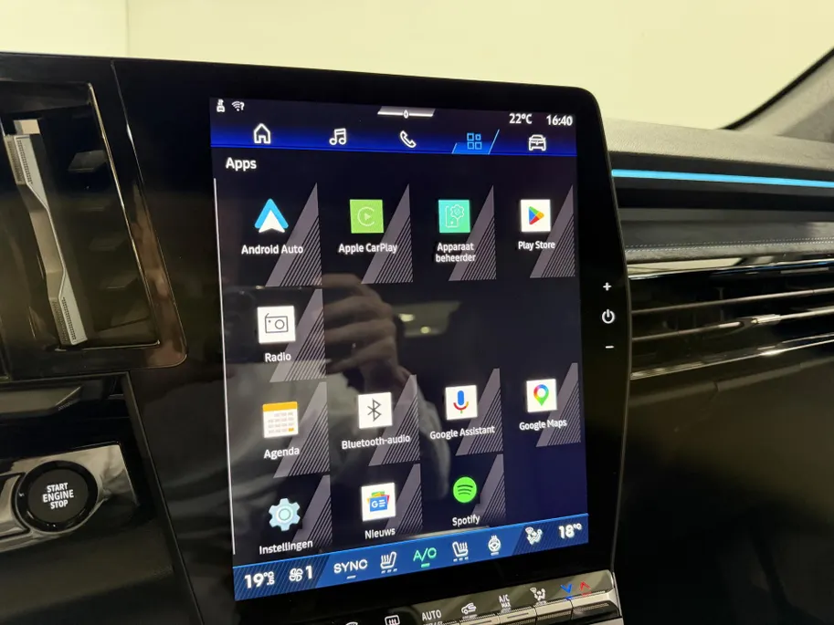 Renault Austral 200PK E-Tech Full Hybrid Esprit Alpine Automaat | 360 Camera | Elektrische Voorstoelen | Climate Control | Stoelverwarming | Digital Cockpit | Apple CarPlay/Android Auto | Lichtmetalen Velgen | Full LED |