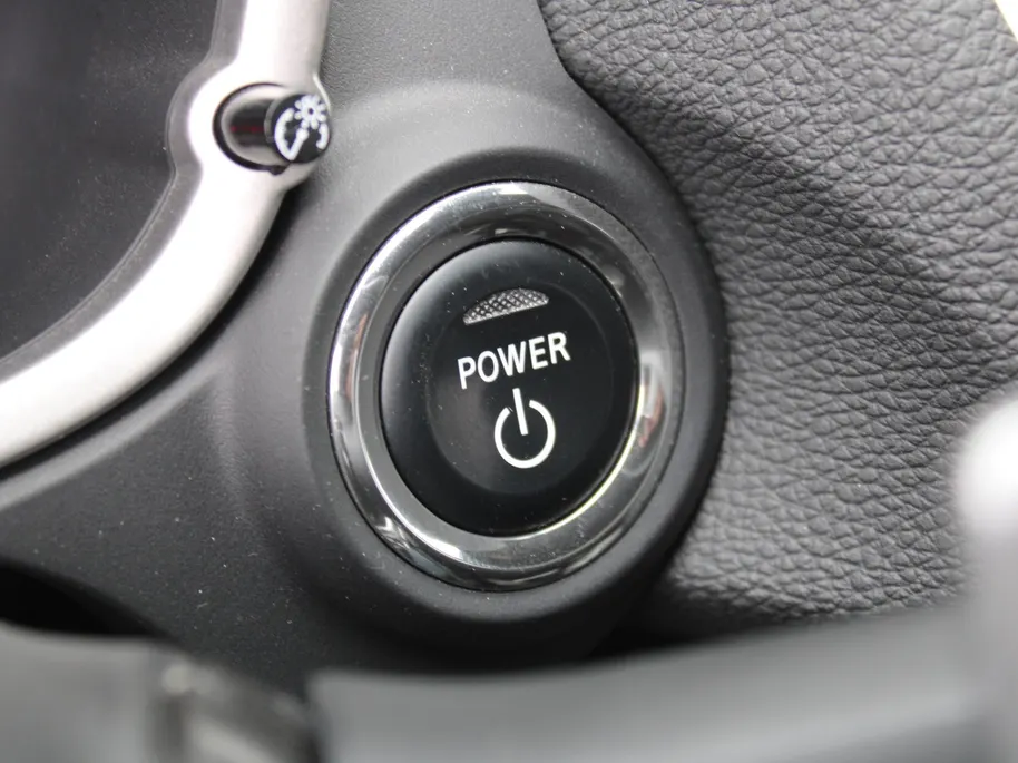 Mitsubishi Eclipse Cross 2.4 PHEV First Edition | Camera rondom | Stuur/stoelverwarming v+a | HUD | Winterset op LM | Dakdragers |