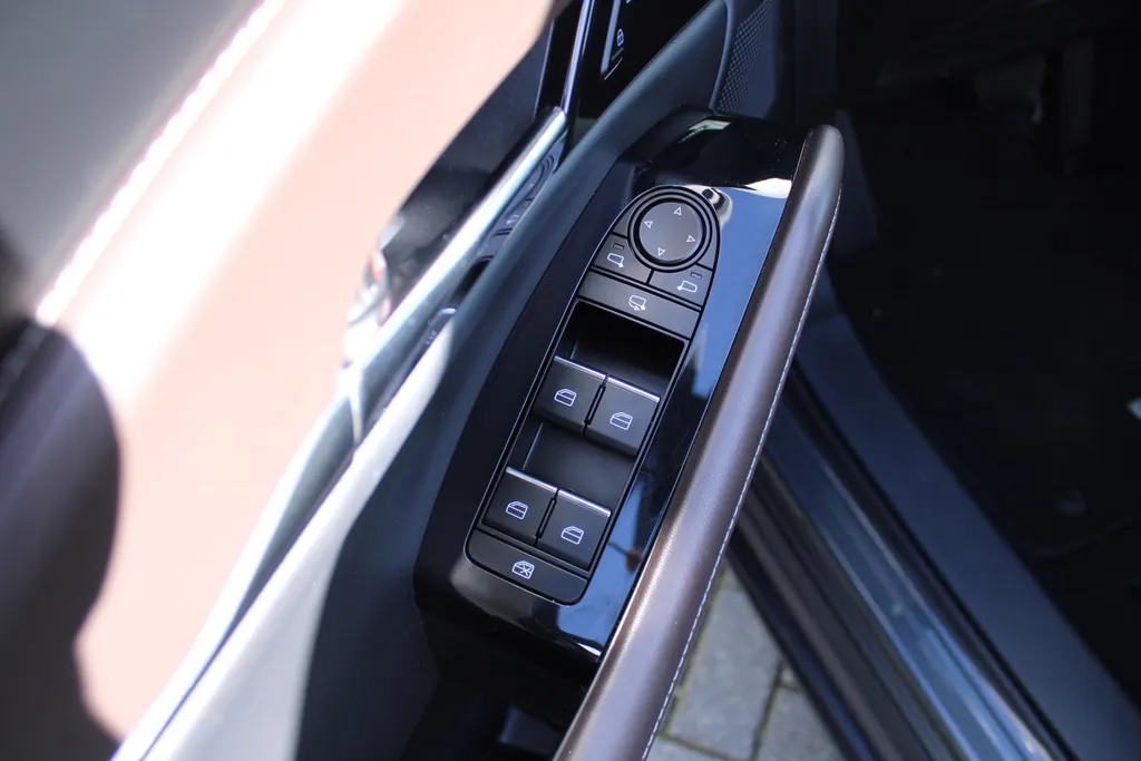 Mazda CX-30 2.0 SkyActiv-G Comfort | Automaat | Cruise | PDC | 16' LM | Navi | Leer | Trekhaak |