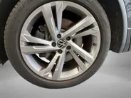 Volkswagen Tiguan 1.4 TSI 245pk DSG eHybrid R-Line Business · Apple/Android Car Play · Wegklapbare Trekhaak · Alarm · Dodehoek Detectie · Stoel-& Stuurverwarming · 19'' Inch ·