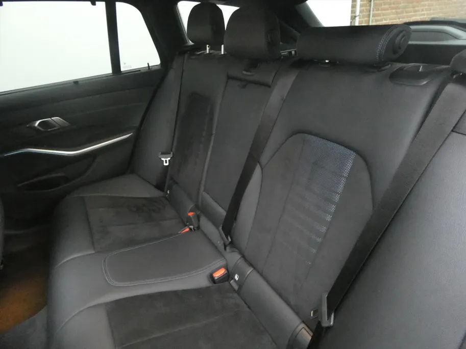 BMW 3 Serie 320e M-Sport Aut. |Schuifdak |Head-Up |Facelift - Widescreen!