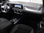 Mercedes-Benz GLA 200 Business Solution AMG l Trekhaak l Keyless l Panoramadak l Ambiente lichtpakket