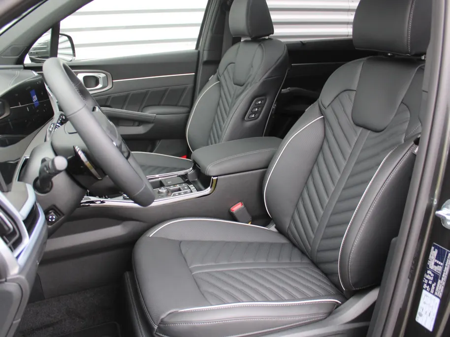 Kia Sorento 1.6 T-GDi Plug-in Hybrid 4WD ExecutiveLine 7p | Stuur-/stoelverwarming + ventilatie | Schuifdak | Leer | 360 Camera | Elek. stoelverst. | HUD | LED | 19' LM |