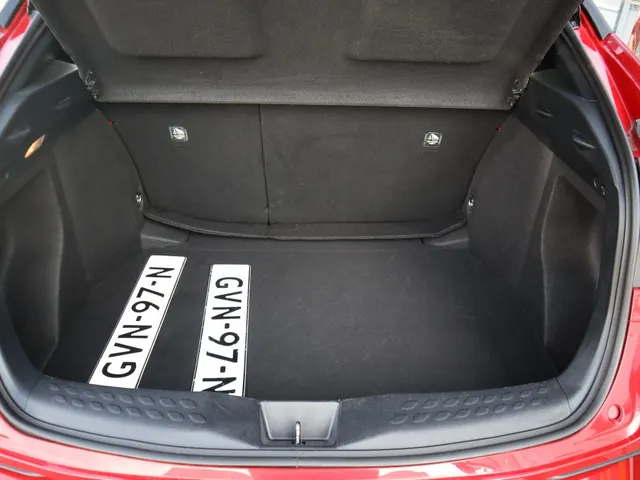 Toyota C-HR 1.8 Hybrid Style Bi-tone | Stuur en stoelverwarming | Blindspot | Trekhaak