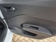 Renault Clio 1.6 E-Tech Full Hybrid 145 evolution AUTOMAAT | Navigatie | Sensoren | Airco | Cruise | Rijstrooksensor met correctie | DAB | Apple Carplay/Android Auto