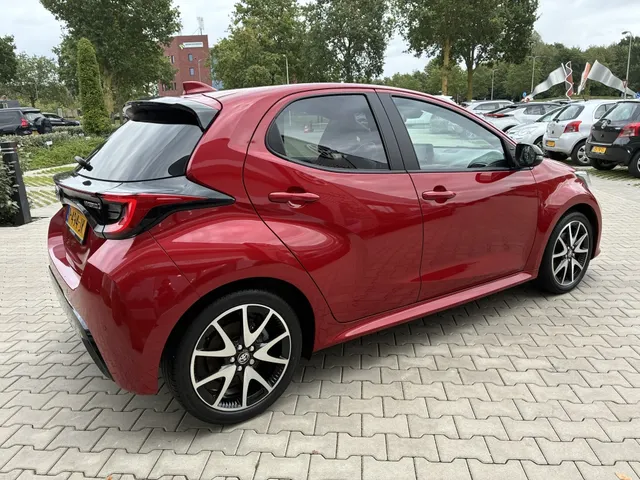 Toyota Yaris 1.5 Hyb. Executive | PDC v/a | Stoelverwarm. | Blindspot |