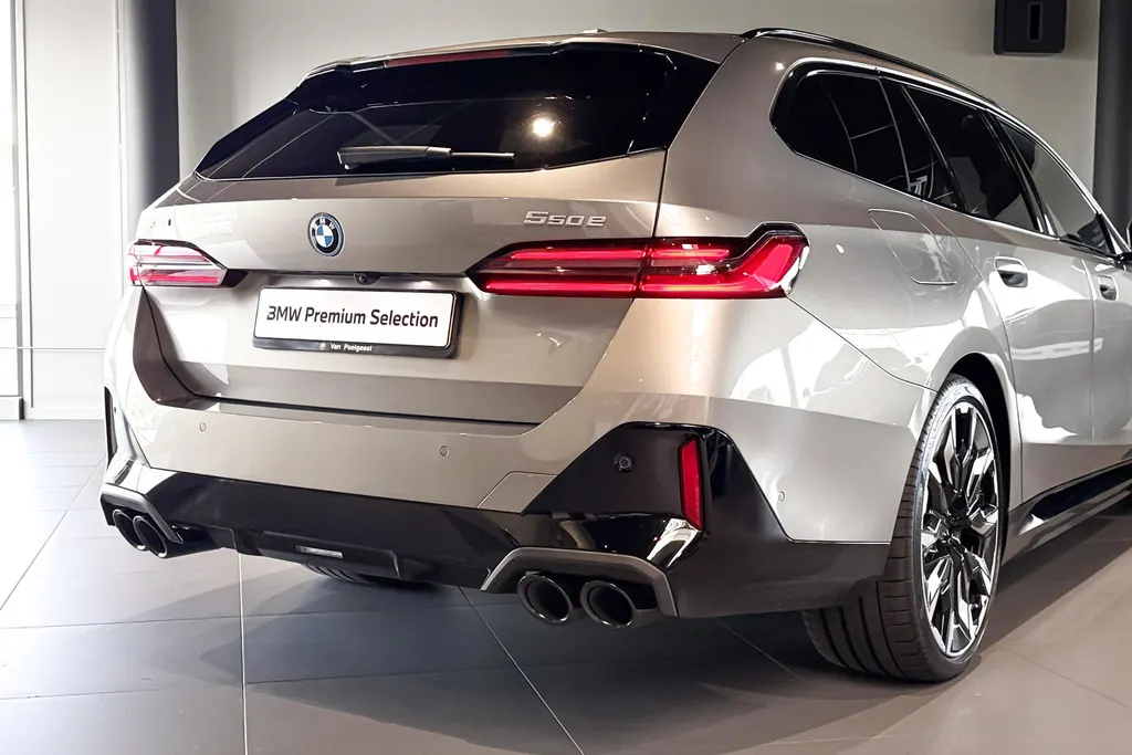 BMW 5 Serie Touring 550e xDrive