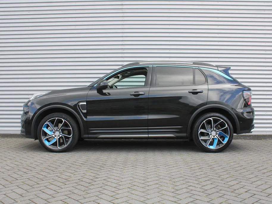 Lynk & Co 01 1.5 | PHEV | Trekhaak | Stoelverwarming | Elek. stoelverstelling + achterklep | Pano dak | Dodehoek detectie | Camera | 20' LM | HK Audio |
