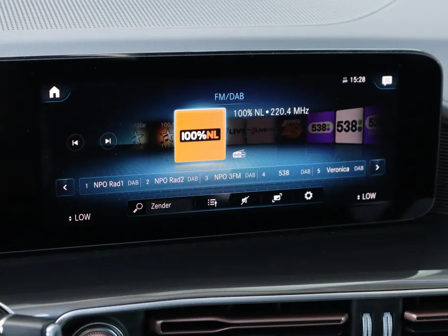 Mercedes-Benz EQC 400 4MATIC Business Solution AMG 80 kWh l Trekhaak l Keyless l Stoelverwarming