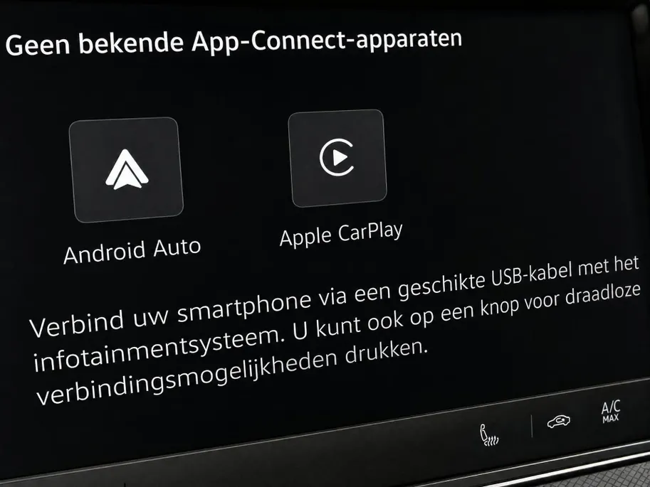 Volkswagen Golf Variant 1.5eTSI/116PK Life Edition · Navigatie · Trekhaak · Apple/Android Car Play · Stoelverwarming · Garantie t/m 26-03-2027