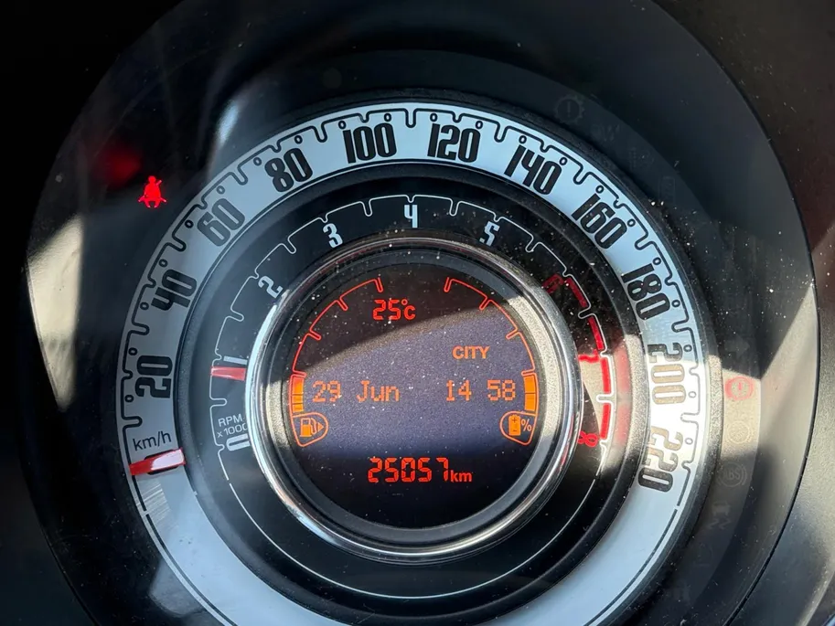 Fiat 500 1.0 Hybrid Cult Airco , lichtmetalen velgen 15' , navi  , parkeersensor , tel , usb-c , Apple Carplay/Android Auto .