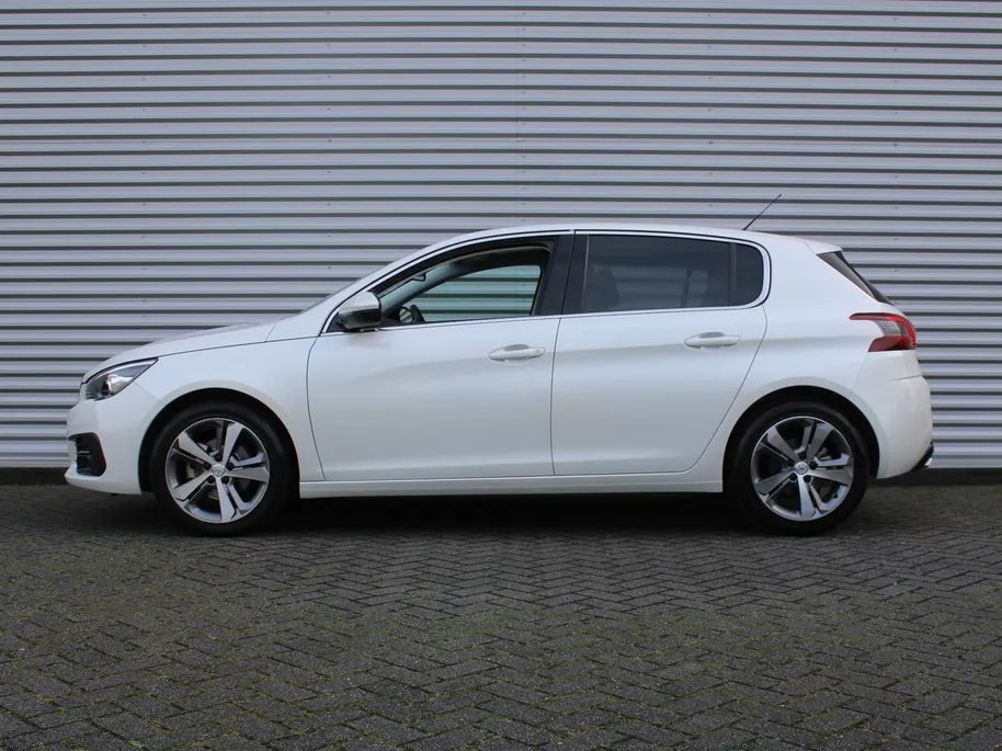 Peugeot 308 1.2 PureTech Allure | Panoramadak | 17” LM | Parkeersensor v+a | Navi | Cruise | Clima | Apple CarPlay/Android Auto |