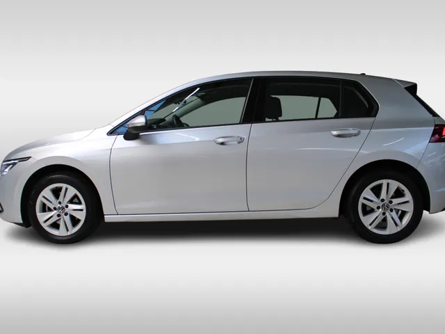 Volkswagen Golf 1.0 eTSI Life DSG | Navigatie Pro | Cruise Control | Lichtmetalen velgen