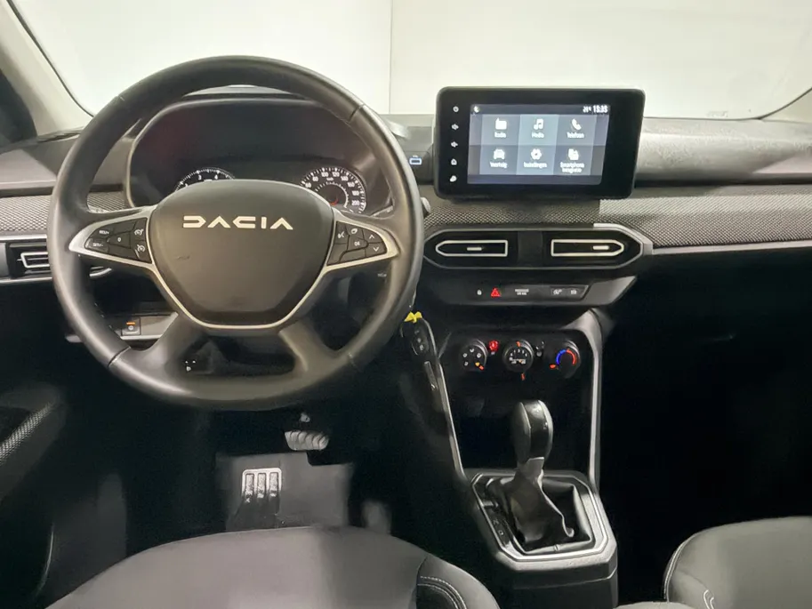 Dacia Sandero 90PK TCe Expression Automaat | Cruise Control | Parkeersensoren | Apple Carplay/Android Auto | Bluetooth | Armsteun | LED Koplampen | Licht & Regen Sensor |
