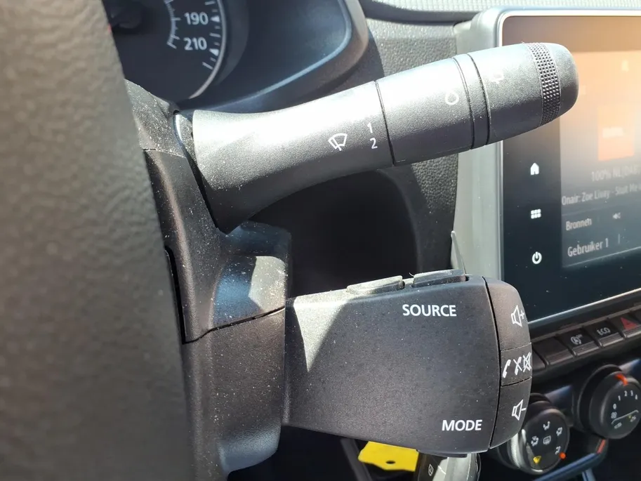 Renault Express 1.5 dCi 75 Comfort + Pack parking , Pack Visibilité  , Pack Safety , Apple Carplay/Android Auto , parkeersensor achter , airco , cruise , trekhaak , zijschuifdeur rechts , camera , parkeersensor voor .
