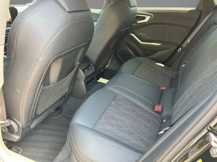 Audi A5 Avant 2.0e-hybrid quattro S edition220kW/299PK · Trekhaak · 360°Camera + Parkeersensoren · Garantie t/m 07-07-2029 of 100000km.
