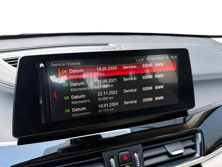 BMW X1 sDrive20i VDL Nedcar Edition | Trekhaak | Camera | Leder | Head-Up Display | Navi | Stoelverwarming | Elektrische achterklep | LED | 12 maanden Bovag Garantie