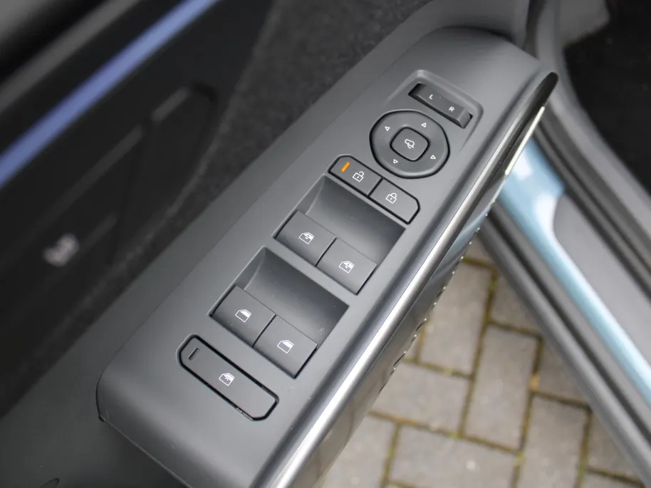 Kia EV2 Plus Advanced 42.2 kWh | Stuur-/stoelverwarming | Schuifdak | Dodehoek detectie | Elek. Stoelverstelling | Camera | 18' LM | LED | HK audio | Cruise adapt. |