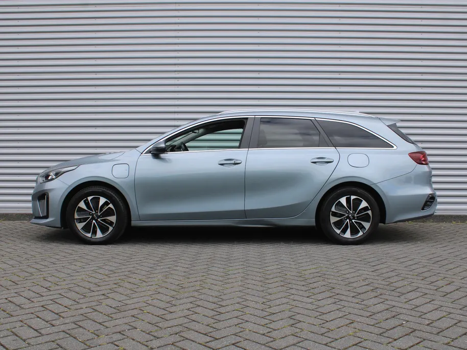Kia Ceed Sportswagon 1.6 GDI PHEV DynamicPlusLine | Trekhaak | Stuur-/stoelverwarming | Plug-in | 16" LM | Clima | Camera | Cruise adapt. | Navi | LED |