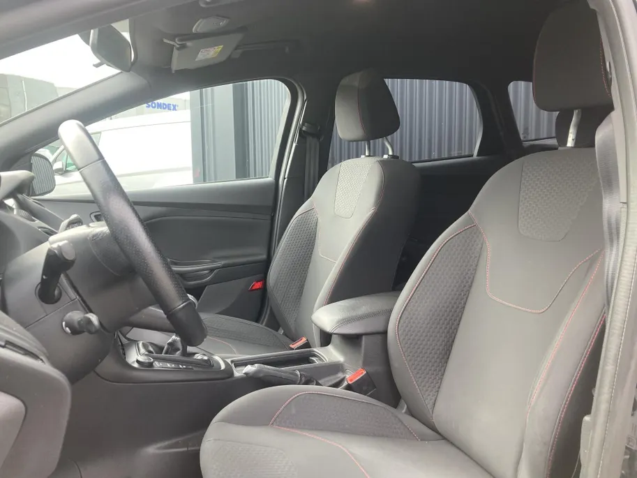 Ford Focus 1.0 Ecoboost 125 pk ST-Line Wagon Navigatie - Apple Carplay/ Android Auto - Active Park Assist - Privacy Glass
