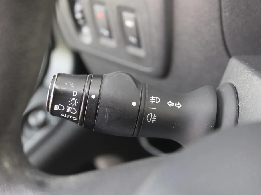 Renault Master T33 2.3 dCi L2H2 Stop & Start | Automaat | Trekhaak | Camera | Airco | Navi | Cruise | 16' LM | PDC | Licht-/regensensor | Volledig betimmerd |
