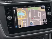 Volkswagen Tiguan 1.4TSIeHybrid 180kW/245PK R-Line Black Style · Panoramadak · Trekhaak · 360°Camera + Parkeersensoren · Stoelverwarming · Garantie t/m 27-07-2027 of 100000km.