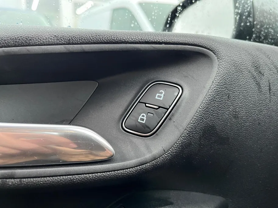 Ford Fiesta 1.0 EcoBoost ST-Line |Apple Carplay/Android Auto|lichtmetalen velgen 17'| Spoiler| Voorruitverwarming|12 maanden Bovag garantie|