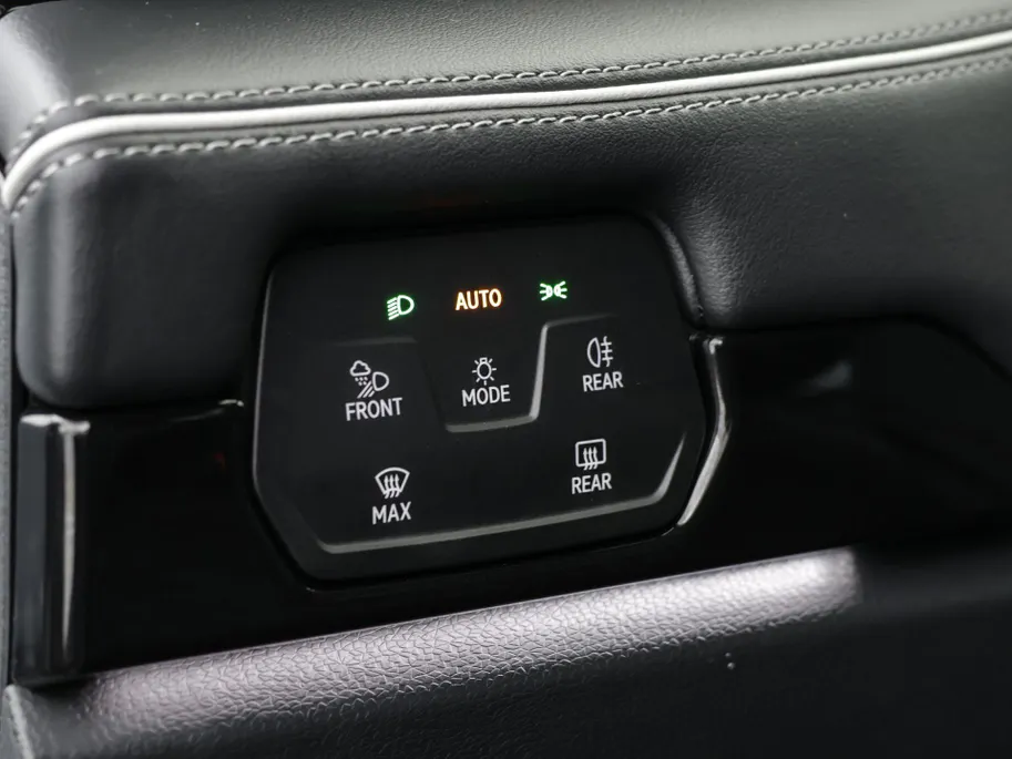 Volkswagen ID.7 Pro Business 286pk 77 kWh · SOH 97,2% · 360 Camera · Head-Up · Alarm · Elek. Trekhaak · Keyless · Elek. Voorstoelen · 20'' Inch · Gratis onderhoud & APK t/m 30-01-2030 · EXTRA INRUILKORTING ·
