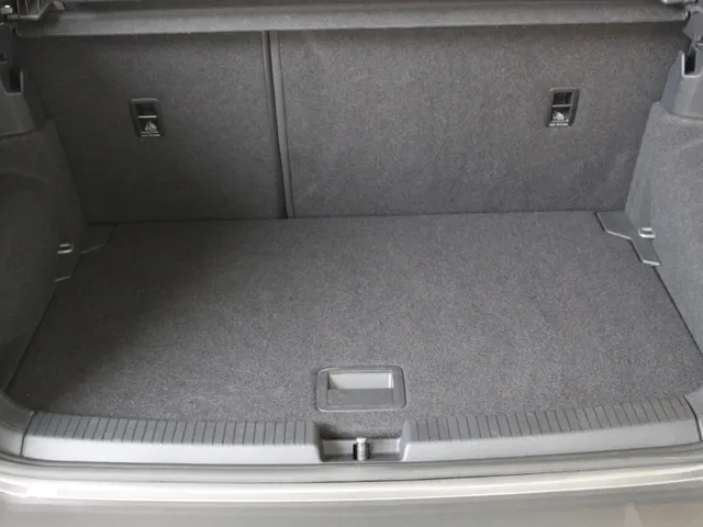 Volkswagen T-Cross 1.5 TSI DSG R-Line | Navigatie | PDC | 18 inch LM | Stoelverw.
