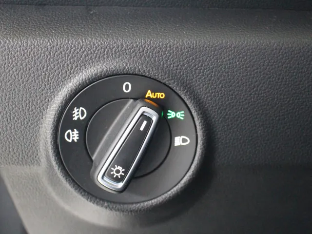 Volkswagen T-Roc 1.5 TSI Style Navigatie | Inklapbare spiegels | Climate Control | Privacy Glass