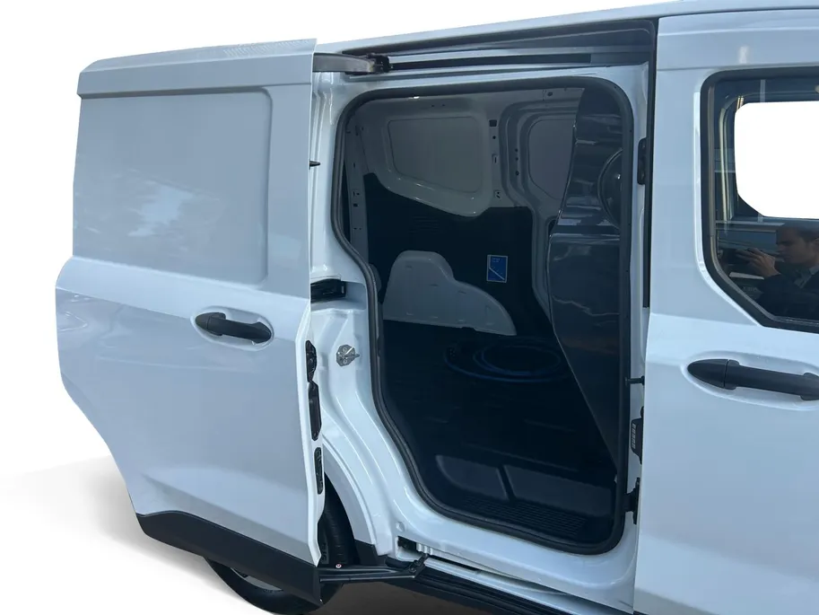 Ford E-Transit Courier Limited 44 kWh |Trehaak| Camera| Apple Carplay/Android Auto| stuurwiel verwarmd| 12 maanden Bovag Garantie|