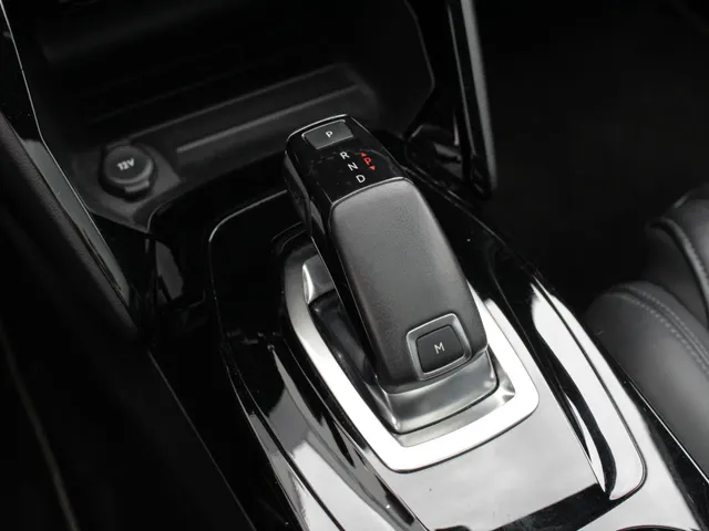 Peugeot 208 1.2 PureTech GT Pack Automaat | Adap. Cruise | Panodak | Vol Leder | Stoelverwarming | Camera