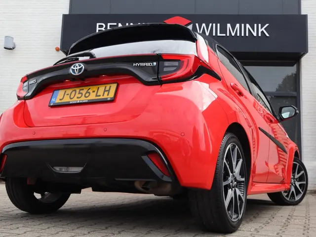 Toyota Yaris 1.5 Hybrid Launch Edition Bi-tone | JBL | Blindspot