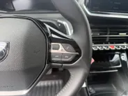 Peugeot 208 1.2 Hybrid 110 e-DCS6 Allure | Automaat | Parkeersensoren | Apple Carplay & Android Auto | Cruise Control | Bluetooth | 12 Maanden BOVAG Garantie