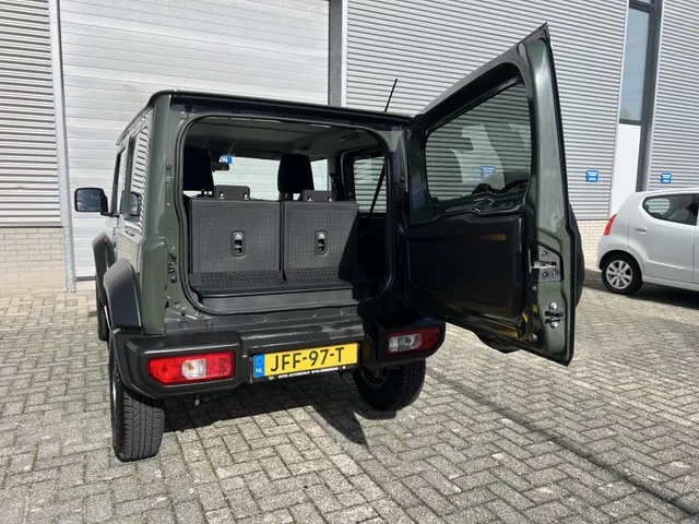 Suzuki Jimny 1.5 Stijl Automaat | Apple Carplay & Android Auto | Climate Control | Noppenbanden | 4 Zitplaatsen