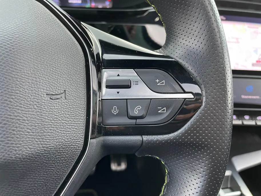 Peugeot 408 1.6 HYbrid GT 225 EAT8 First Edition *Navi*360Camera*Schuif/kanteldak*Trekhaak*Focal Audio*Adapt. Cruise Control* Memory stoel*Elekt. achterklep*Zeer nette auto!