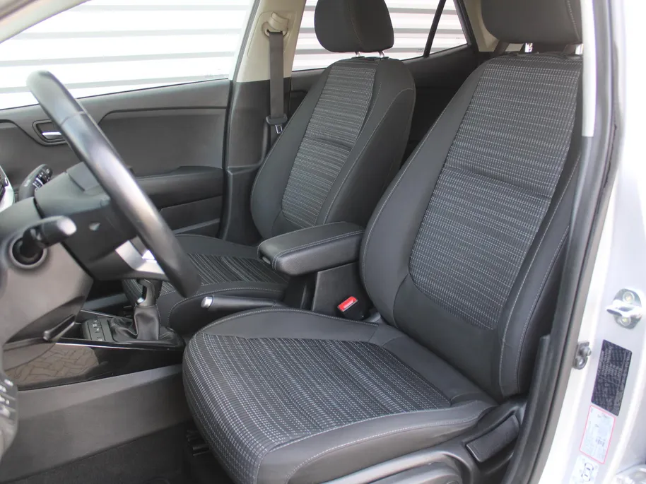 Kia Stonic 1.0 T-GDi MHEV DynamicLine | Stoelverwarming | Camera | Parkeersensor v+a | Clima | Navi | Apple Carplay/Android Auto | 15" LM | Cruise |