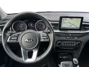 Kia Ceed Sportswagon 1.0 T-GDi DynamicPlusLine | Apple Carplay / Android Auto | Navigatiesyteem | Parkeersensoren + Camera Achter | Licht + Regensensor | Stoel + Stuurverwarming | Cruise Control | Climate Control | Rijstrooksensor + Correctie |