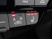 Audi Q4 e-tron 40 82 kWh 150kW/204PK · Leder · Stoelverwarming · Parkeersensoren · Garantie t/m 30-03-2026 of 90000km.