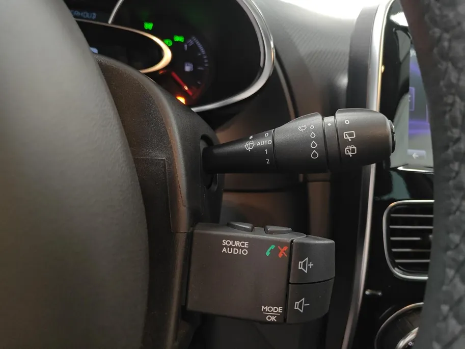 Renault Clio 0.9 TCe Limited NAVI AIRCO BLUETOOTH 5 DEURS DEALER ONDERHOUDEN 12 MAANDEN GARANTIE CRUISE CONTROLE ZEER MOOIE AUTO