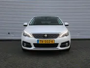 Peugeot 308 1.2 PureTech Allure | Panoramadak | 17” LM | Parkeersensor v+a | Navi | Cruise | Clima | Apple CarPlay/Android Auto |