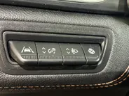 Renault Captur 130PK TCe Initiale Paris Automaat | 1e eigenaar | 360 Camera | Stoelverwarming | Navi | Apple CarPlay/Android Auto | Leder | Adaptive Cruise Control | Climate Control | Full LED | Lichtmetalen Velgen |