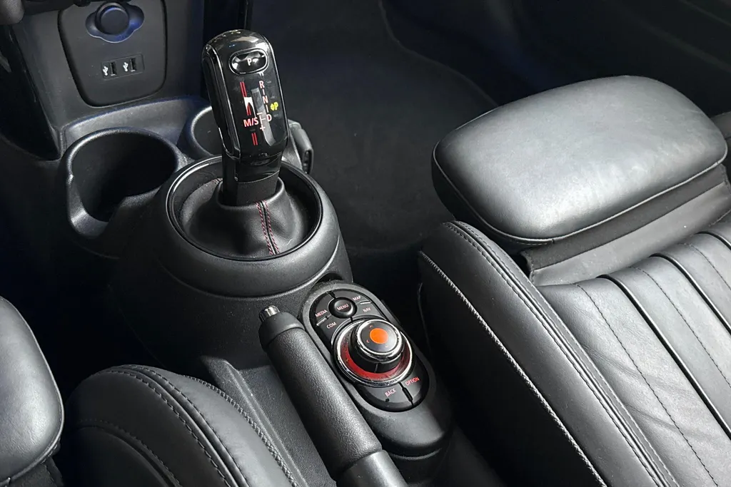 MINI Cooper Cabrio 2.0 John Cooper Works Chili