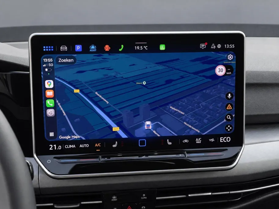 Volkswagen Golf 1.5 eHybrid Life Edition Panoramadak · Achteruitrijcamera · Draadloze telefoonlader · Stuur- & Stoelverwarming