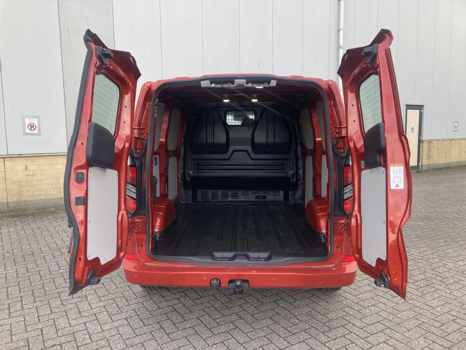 Ford Transit Custom 320 2.0 TDCI 136 pk Automaat AWD Limited L1H1 Navigatie - Apple Carplay/Anrdoid Auto - Ruiten achter - Trekhaak